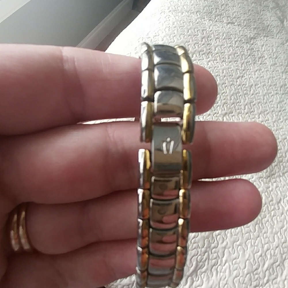 Ladies Bulova watch - Picture 2 of 4